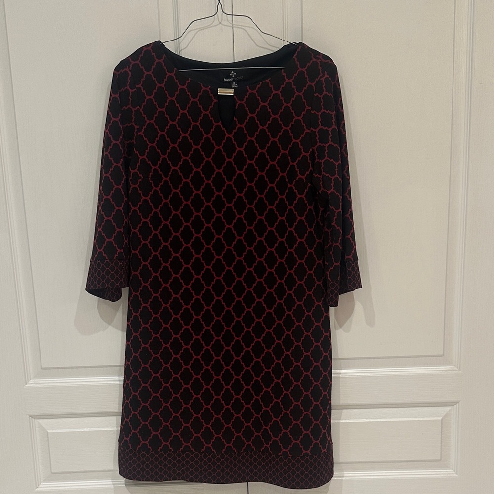 Ronni Nicole Black & Burgundy Geometric Midi Dress